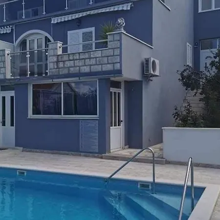 Two-bedroom With Sea View A1 *