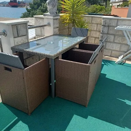 Two-bedroom With Sea View A1 شقة