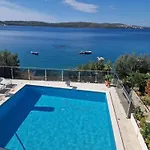 Two-bedroom With Sea View A1 아파트 트로기르